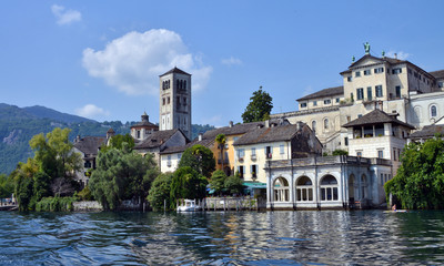 Fototapeta premium veduta del lago d'orta e dell'isola di san giulio