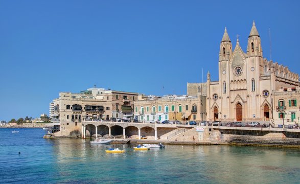 La valette, capitale de Malte et la c&ocirc;te nord de l'&icirc;le