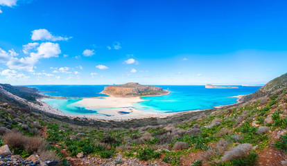 Fototapeta premium Amazing panorama of Balos Lagoon with magical turquoise waters, lagoons, tropical beaches of pure white sand and Gramvousa island on Crete, Greece