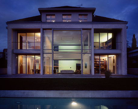 Large Family House With Swimming Pool At The Night