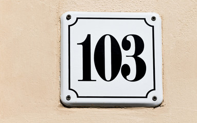 Hausnummer 103