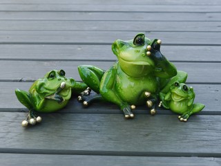 porcelanowa zielona żaba