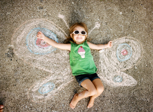 Kids playing with chalk outside