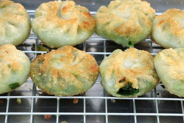 fried garlic chives dumpling