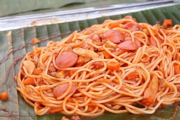 spaghetti with sausage tomato sauce