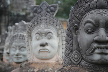 Fototapeta na wymiar Angkor Statues