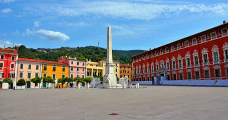 Papier Peint photo Monument historique arance square and obelisk Massa Tuscany Italy