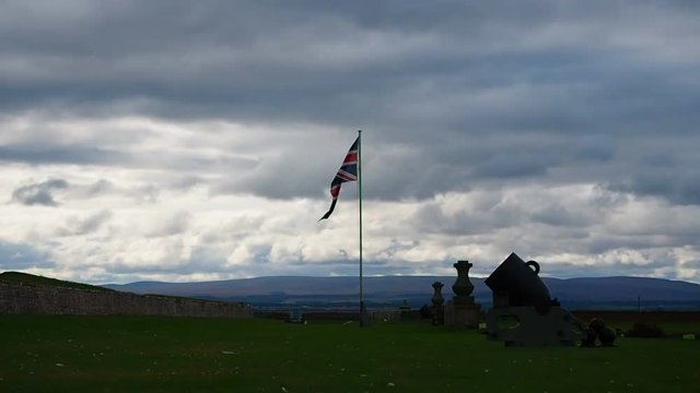 Bombard and English flag above Fort