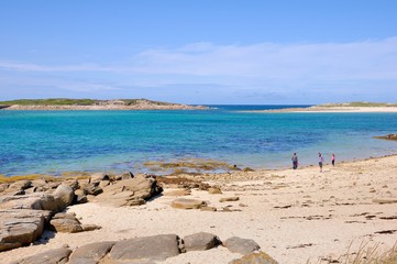 Une famille à la plage en Bretagne