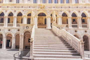 Fototapeta premium Stairs in Patio of St. Mark's Cathedral (Basilica di San Marcos)and the Doge's Palace (Palazzo Ducale). Italy.
