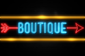 Obraz premium Boutique - fluorescent Neon Sign on brickwall Front view