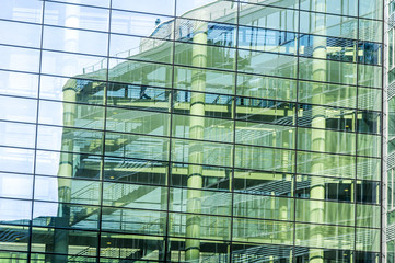 Fototapeta na wymiar Glasfassade eines modernen Gebäudes, G-City, Wien, Österreich,