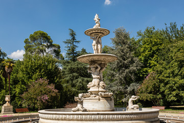 Fototapeta na wymiar Fountain in the gardens of the Campo del Moro in Madrid