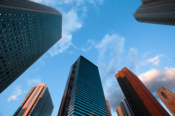 Obraz premium 朝焼け、東京、新宿の高層ビル群