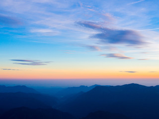 Sonnenaufgang in den Bergen
