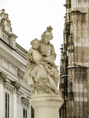 Fototapeta na wymiar Passau, Stadtansicht Statue Maria mit Jesus, Deutschland, Südde