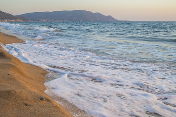 Panorama di un tratto di costa in prossimità di Santa Maria di Castellabate. Il mare è pulito ma...