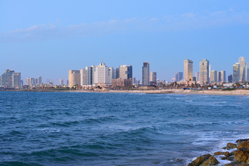 Obraz premium TEL AVIV, ISRAEL - APRIL, 2017: Evening view of the skyscrapers of Tel Aviv from the Mediterranean Sea.