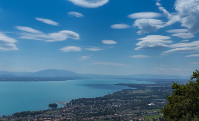 Fototapeta na wymiar Lake Leman and beautiful sky 1