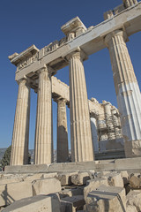 Säulen des Parthenon auf der Akropolis in Athen, Griechenland
