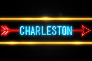 Obraz premium Charleston - fluorescent Neon Sign on brickwall Front view