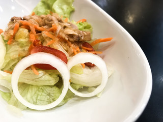 Round big onion on spicy tuna salad