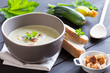 zucchinicremesuppe