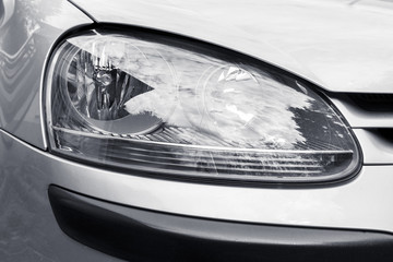 Détail d'un phare de voiture © P.E Faivre