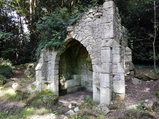 Stone Folly / Chapel / Ruin