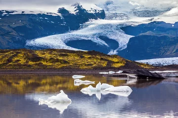 Crédence de cuisine en verre imprimé Glaciers The thawed snow of glacier Vatnajokull