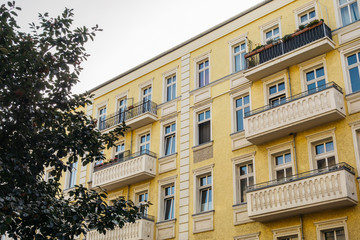 Fototapeta na wymiar beautiful house at berlin with yellow ornaments