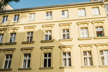 Fototapeta na wymiar yellow facaded building at germany