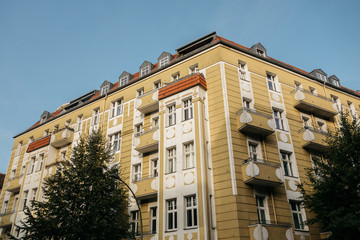 Fototapeta na wymiar big apartment complex at berlin
