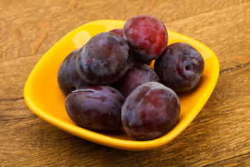 Plums in the bowl