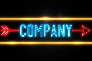 Obraz premium Company - fluorescent Neon Sign on brickwall Front view