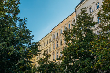 Fototapeta na wymiar yellow houses in a row at berlin