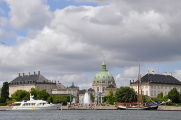 Fototapeta na wymiar View of the Amalienborg Palace complex. On the left - the palace of Christian IX, on the right - Frederik VIII. In the center is the dome of the Maram church.