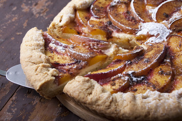Sand cake with nectarines