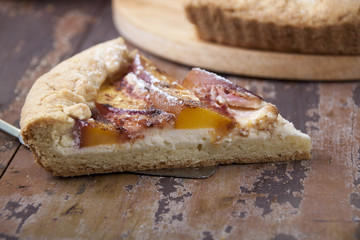 Sand cake with nectarines