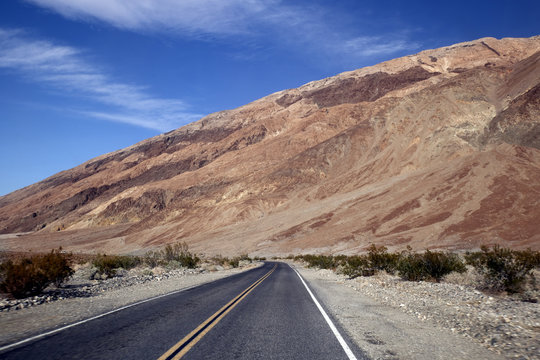 Road through Dead Valley in California (USA)