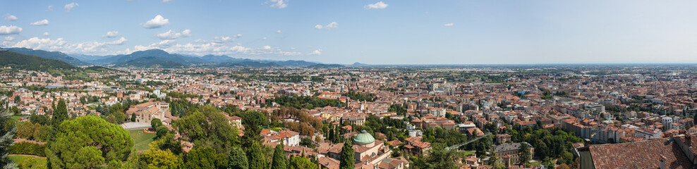 Obraz premium Bergamo, Italy. Landscape on the new city (downtown) from the old fortress located on the top of the hill