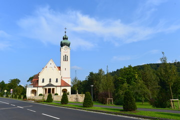 Fototapeta na wymiar Katholische Marienkirche im Staatsbad Brückenau Bayern
