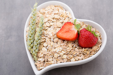 Dry rolled oatmeal in bowl.