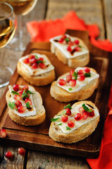 Pomegranate Brie balsamic crostini