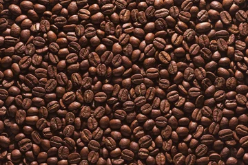 Keuken spatwand met foto Roasted coffee beans on a flat background. © ktsdesign