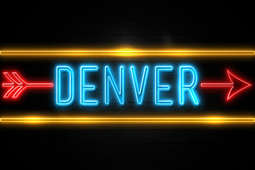 Obraz premium Denver - fluorescent Neon Sign on brickwall Front view