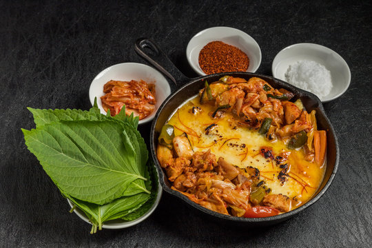 韓国料理タッカルビ　Dak galbi(Korean chicken grilled dish)
