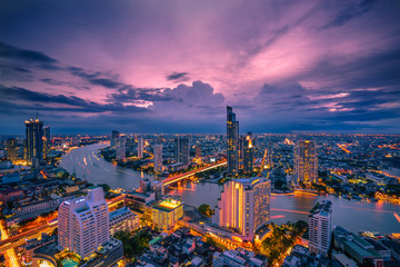 Bangkok - August 27 : view from the state tower 49 th floor in the twilight time on August 27, 2017. - obrazy, fototapety, plakaty