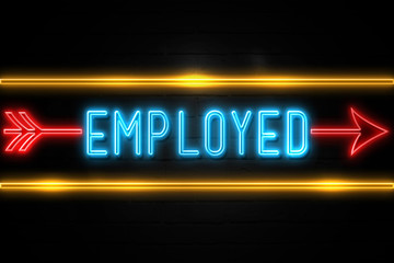 Obraz premium Employed - fluorescent Neon Sign on brickwall Front view