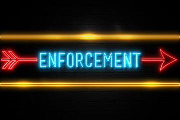 Obraz premium Enforcement - fluorescent Neon Sign on brickwall Front view